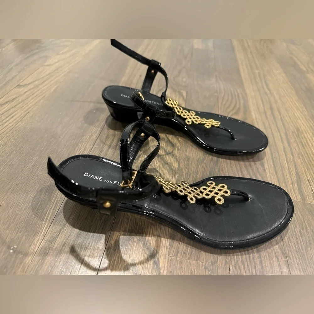 Diane Von Furstenberg black open toe sandals‎ size 7.5